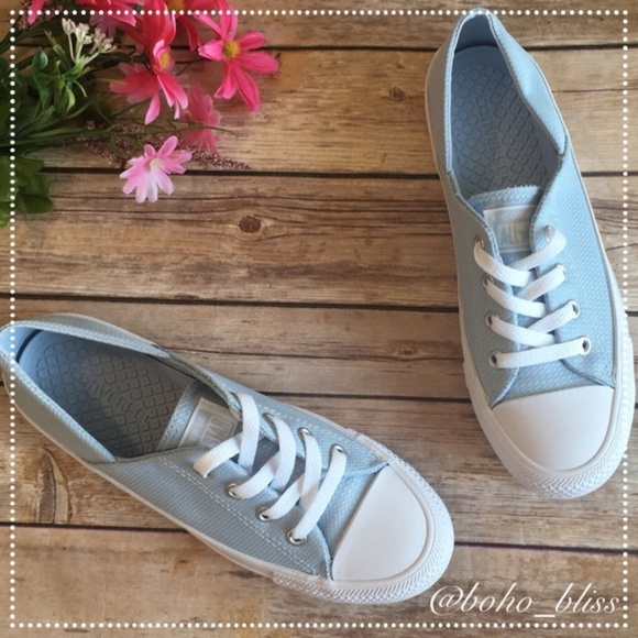 See new listing - Picture 2 of 8